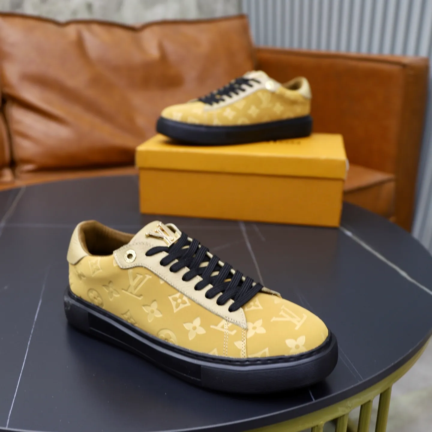 Ex-factory price: 440💰🙅‍♂️🙅‍♂️🙅‍♂️ Brand: LV Louis Vuitton Standard code: 38-44 (45 customized) Grade: Same as the official website Material: Original material splicing Comfortable and breathable lining Lightweight and wear-resistant sports outsole Style category: Men's fashion casual shoes Running sneakers Distinguished luxury brand elements Top luxury Color: actual picture color